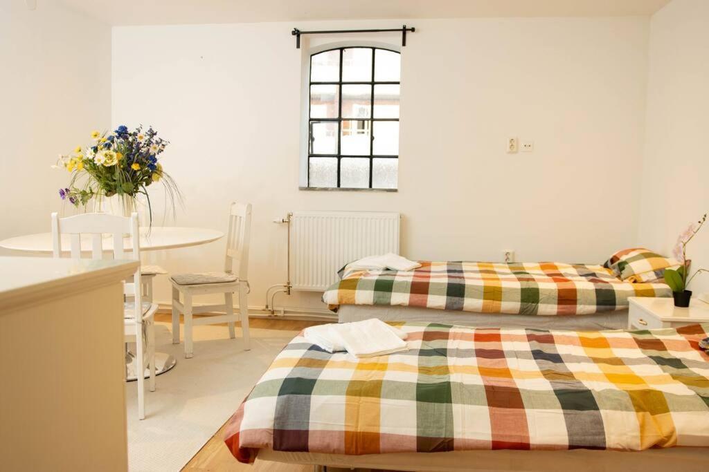 Historical Malt Factory Apartment, 6 Bedrooms, Sleeps 12 , Hot Tub Гельсінборг Екстер'єр фото