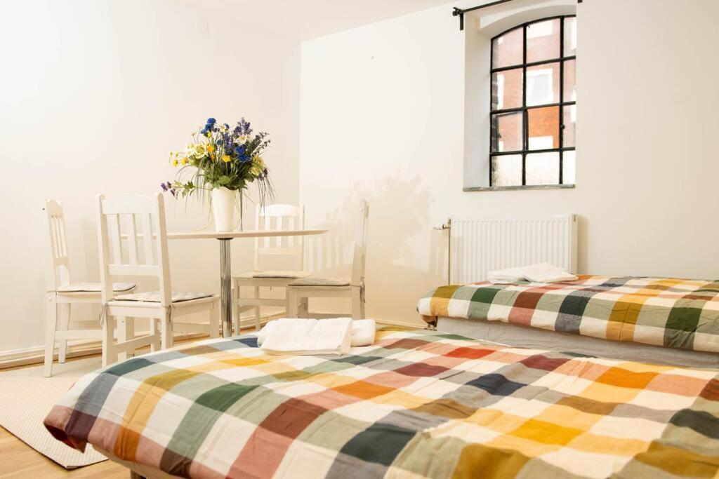Historical Malt Factory Apartment, 6 Bedrooms, Sleeps 12 , Hot Tub Гельсінборг Екстер'єр фото