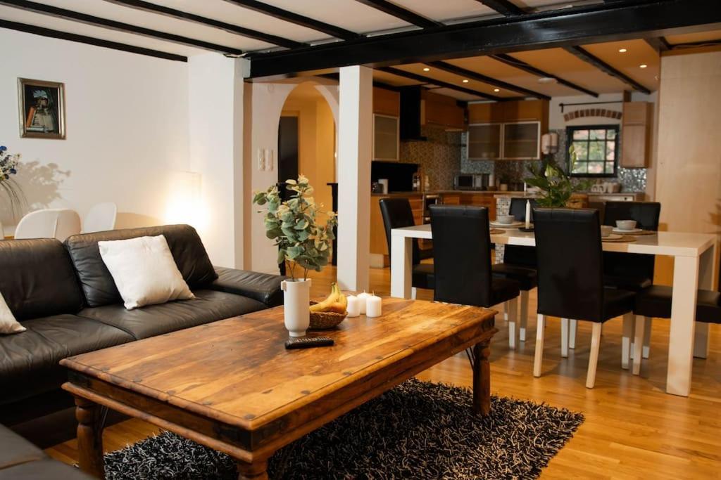 Historical Malt Factory Apartment, 6 Bedrooms, Sleeps 12 , Hot Tub Гельсінборг Екстер'єр фото